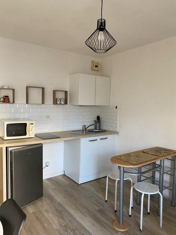 
                                                Location
                                                 Studio meublé 19m2 parking