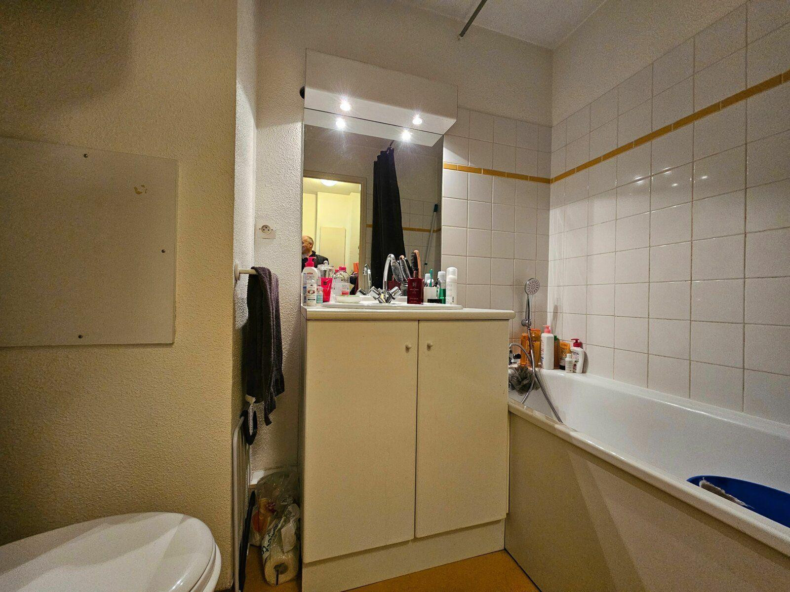 
                                                Location
                                                 Studio meublé 20m² résidence étudiante et laverie