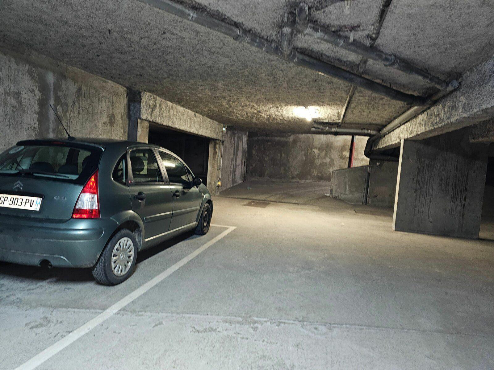 
                                                Location
                                                 Studio meublé 20m² résidence étudiante et laverie