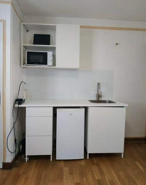 
                                                Location
                                                 Studio meublé 20m2 avec jardin privatif-parking