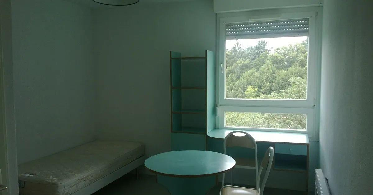
                                                Location
                                                 Studio meublé 20m2-parking proche centre Orléans