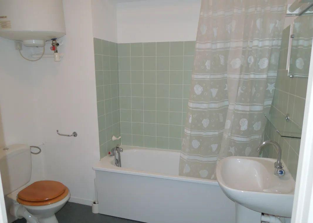 
                                                Location
                                                 Studio meublé 20m2-parking proche centre Orléans