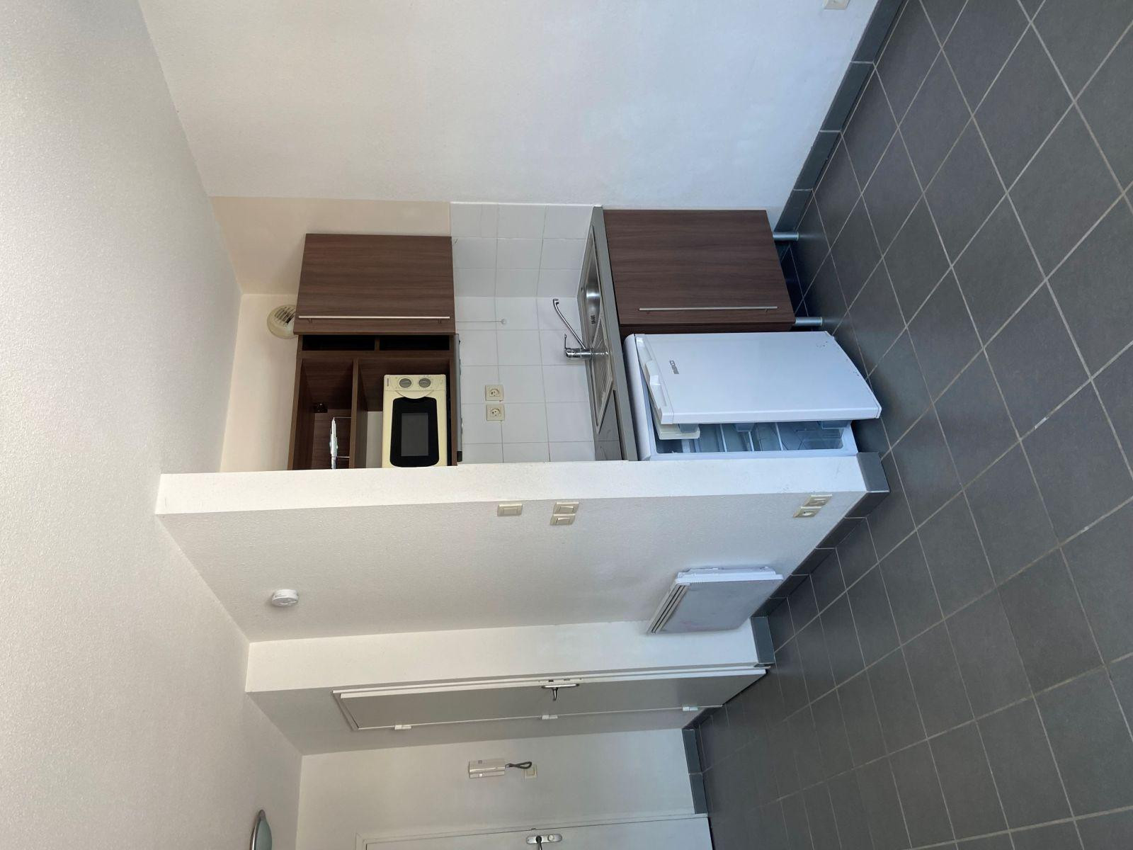 
                                                Location
                                                 STUDIO meublé 20m2 Résidence ISIS CARRE DES HALLES