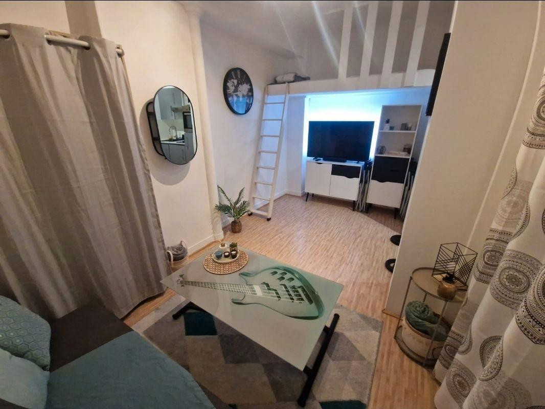 
                                                Location
                                                 Studio meublé 21 m² – Pigalle / Montmartre