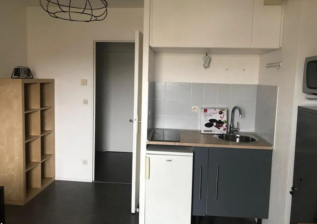 
                                                Location
                                                 Studio meublé 21m² refait à neuf