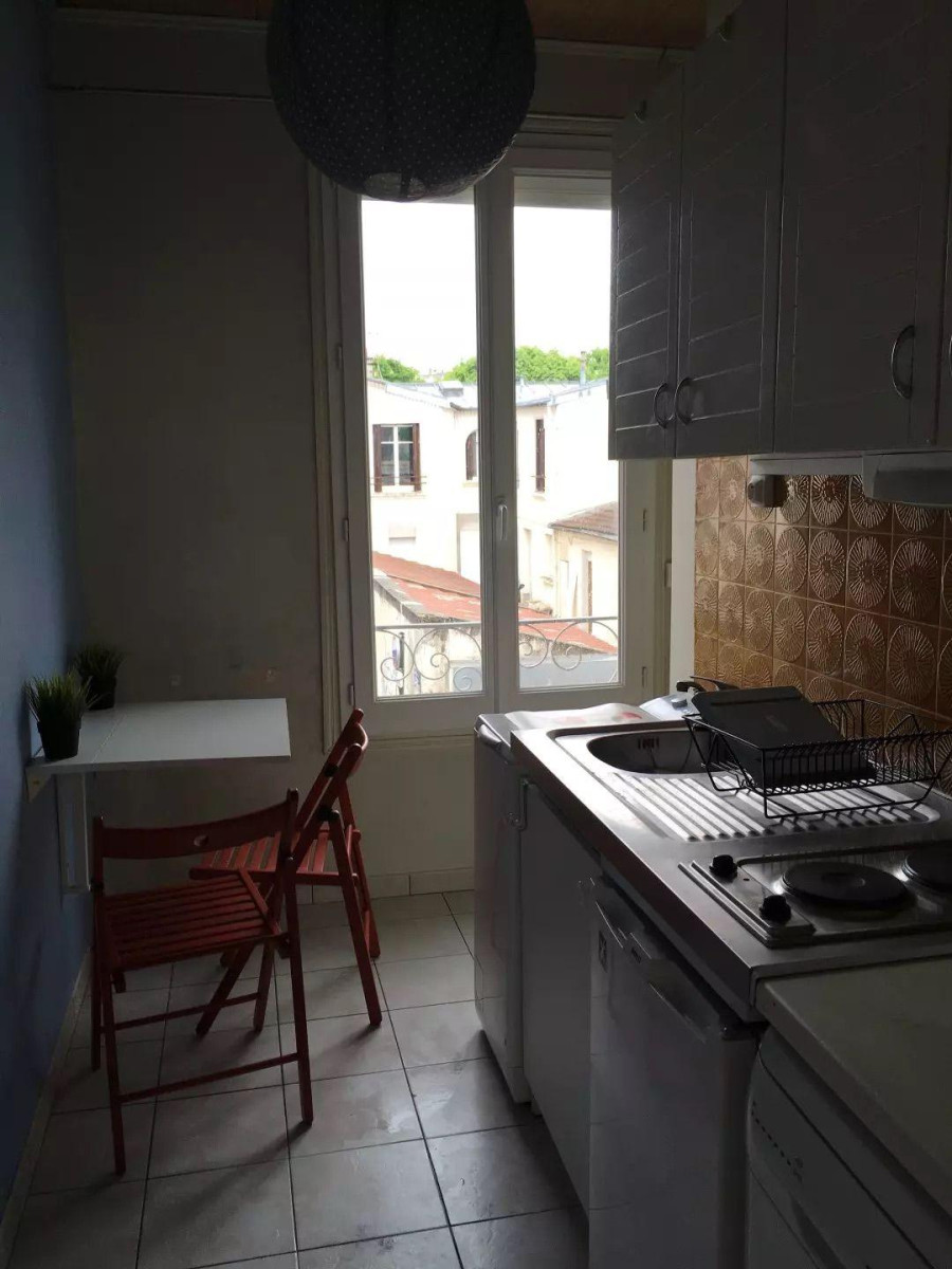 
                                                Colocation
                                                 Studio meublé 21M2