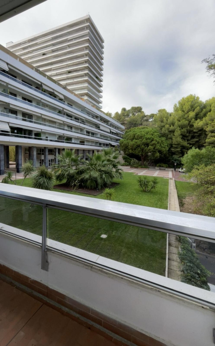 
                                                Location
                                                 Studio meublé 22 m² Résidence Super Cadenelle 8eme