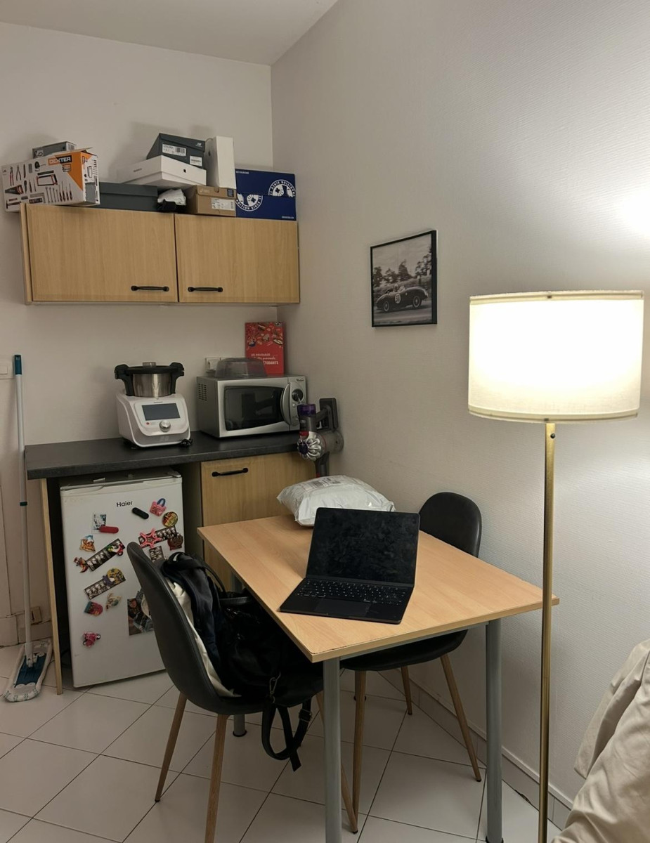 
                                                Location
                                                 Studio meublé 22 m² Résidence Super Cadenelle 8eme