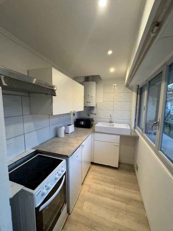 
                                                Location
                                                 Studio meublé 22m² lumineux