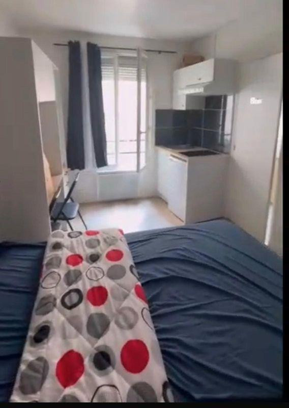 
                                                Location
                                                 Studio meublé 22m2