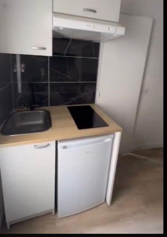 
                                                Location
                                                 Studio meublé 22m2