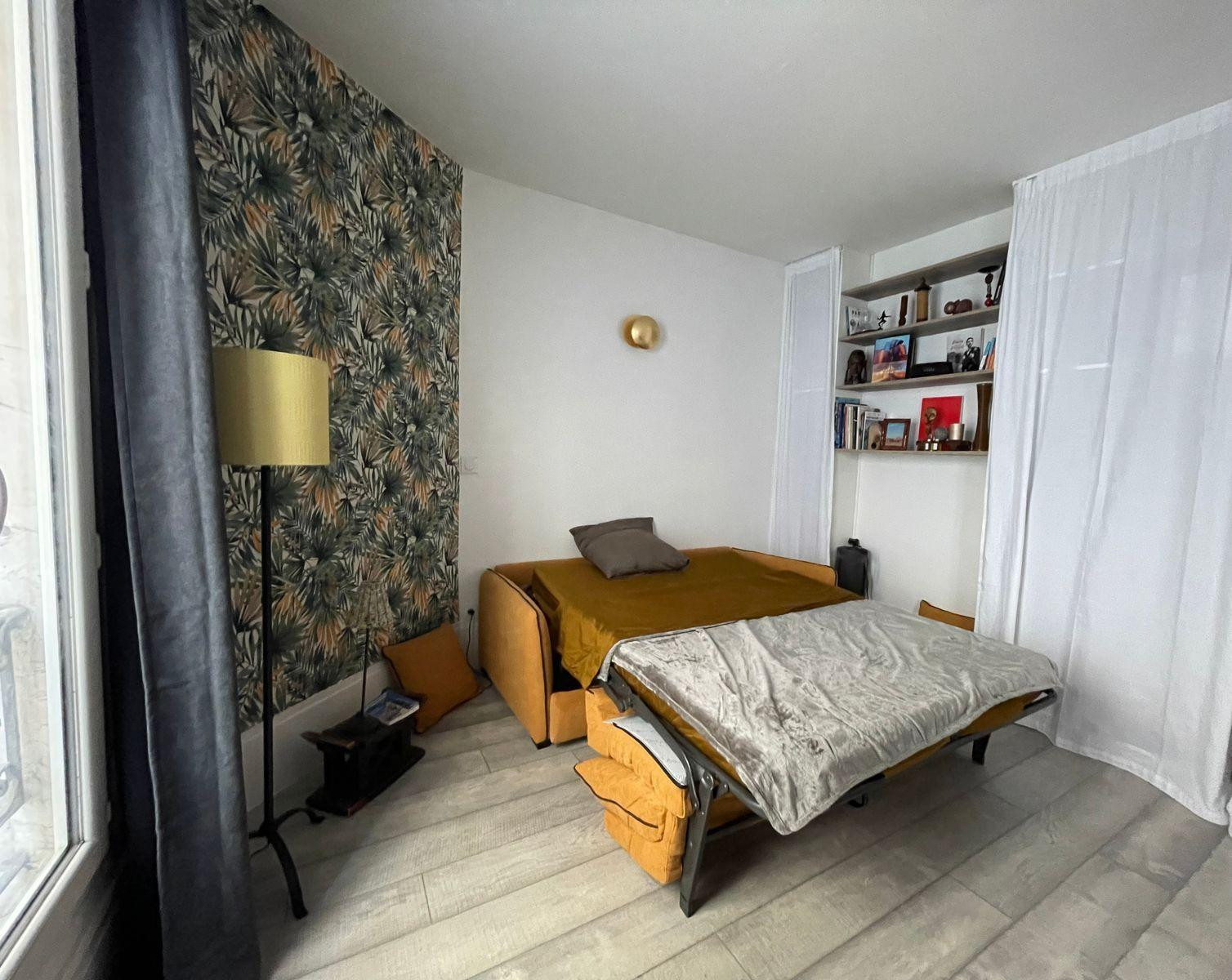 
                                                Location
                                                 Studio meublé 22m2 entièrement rénové Coulée verte