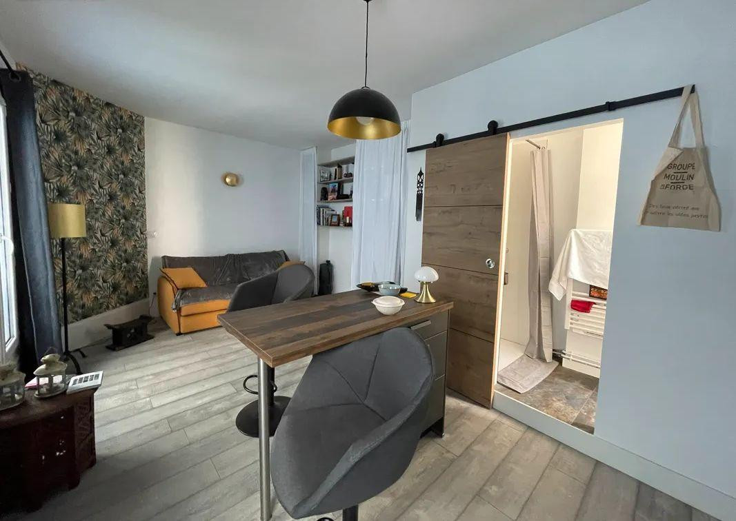 
                                                Location
                                                 Studio meublé 22m2 entièrement rénové Coulée verte