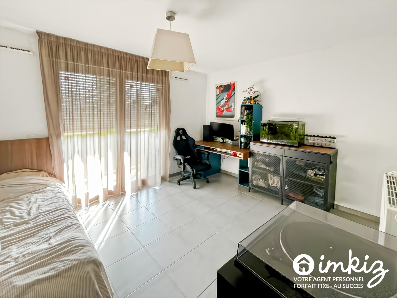 
                                                Vente
                                                 studio meublé 23 m², terrasse de 9 m² et box