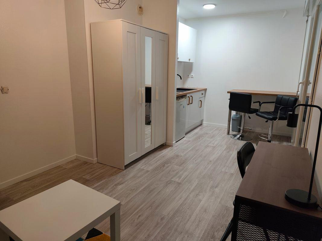 
                                                Location
                                                 Studio meublé 23m2