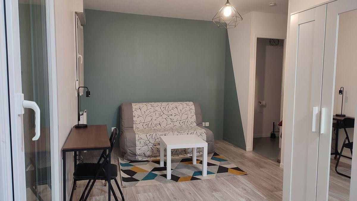 
                                                Location
                                                 Studio meublé 23m2