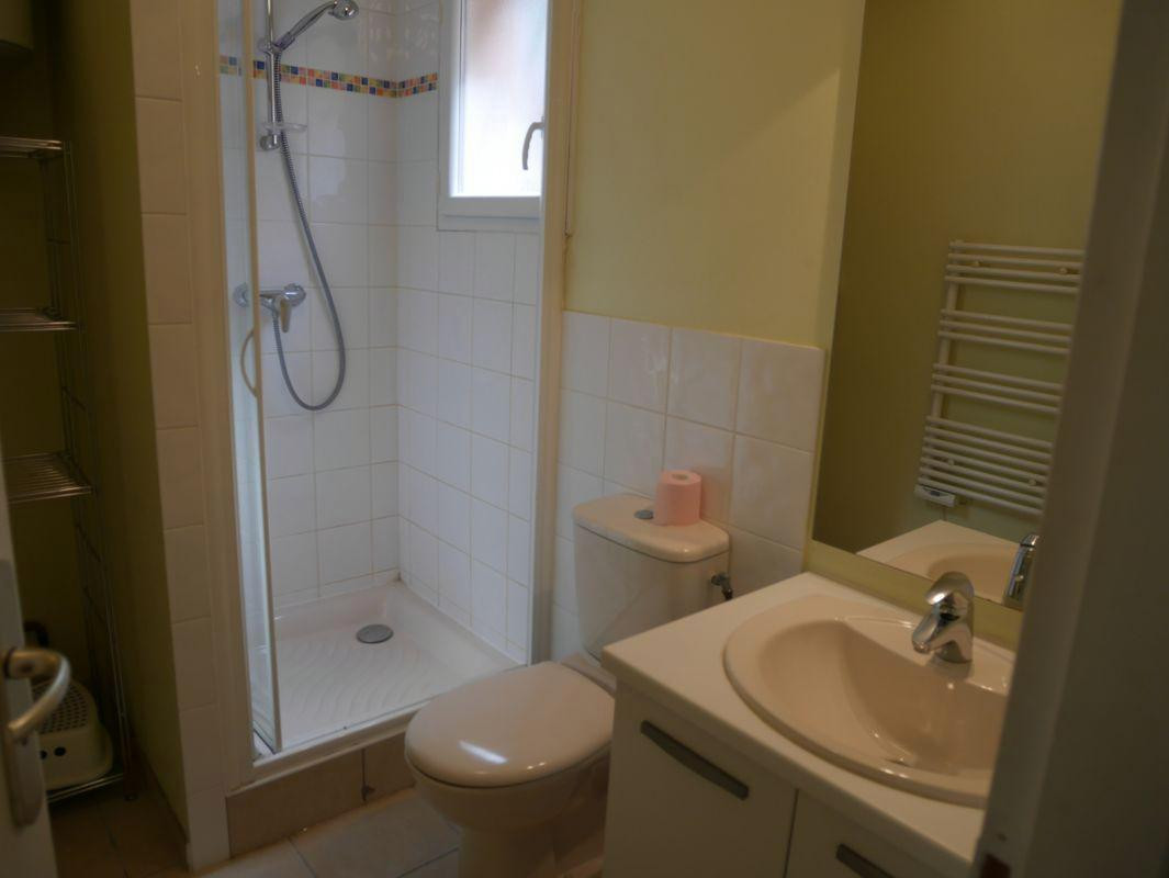 
                                                Location
                                                 Studio meublé 24m² très bon état idéal étudiant