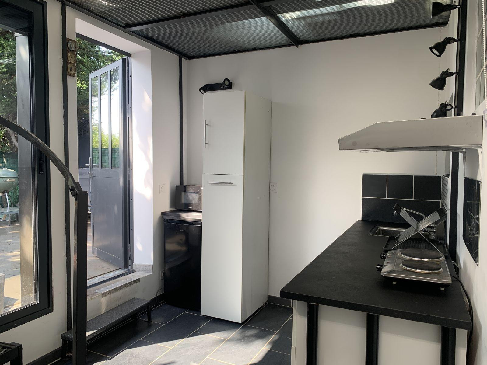 
                                                Colocation
                                                 Studio meublé 24m2 indépendant , refait à neuf