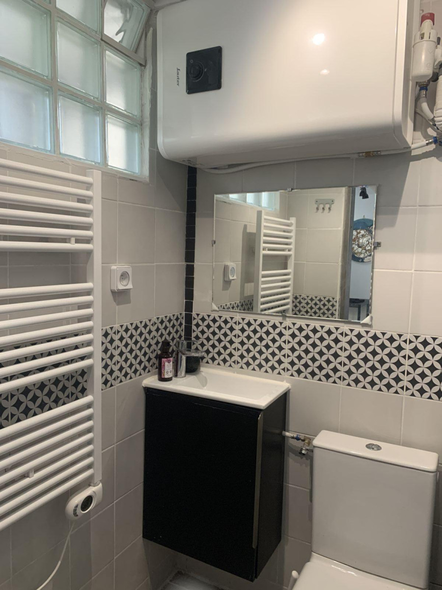 
                                                Colocation
                                                 Studio meublé 24m2 indépendant , refait à neuf
