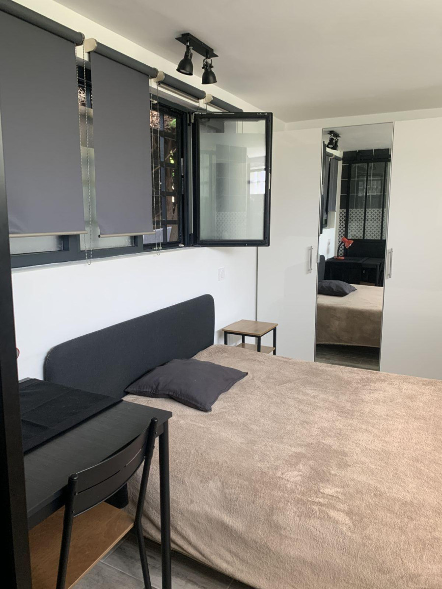 
                                                Colocation
                                                 Studio meublé 24m2 indépendant , refait à neuf