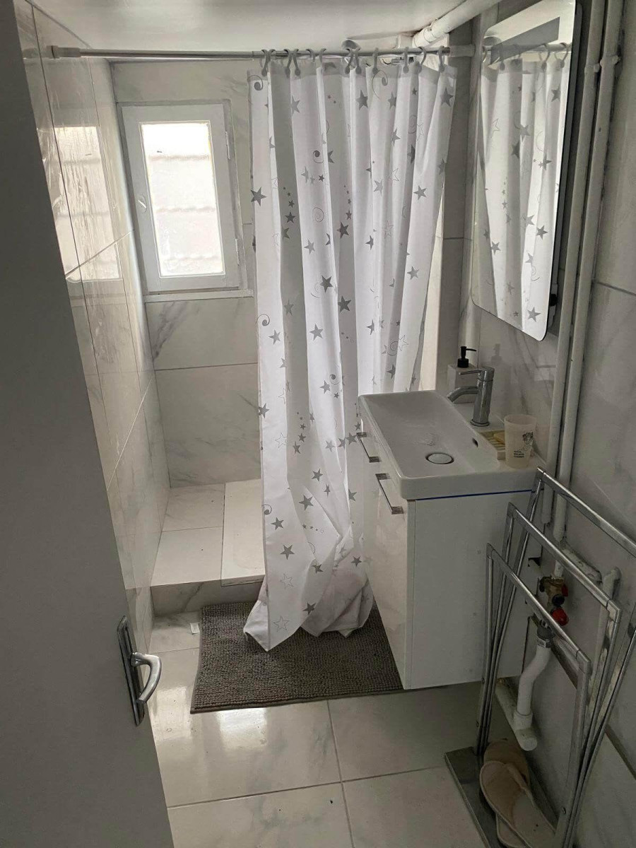 
                                                Colocation
                                                 Studio meublé 25m² dans une maison avec jardin