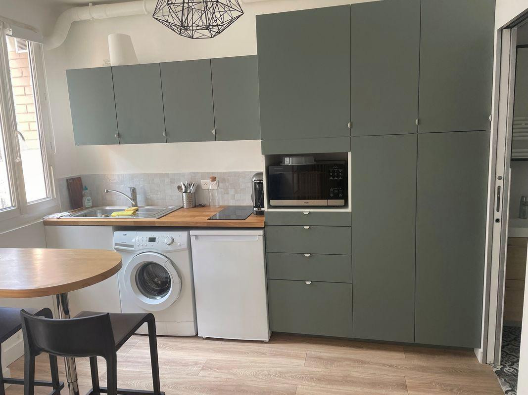 
                                                Location
                                                 Studio meublé 25m² Levallois Métro Louise Michel