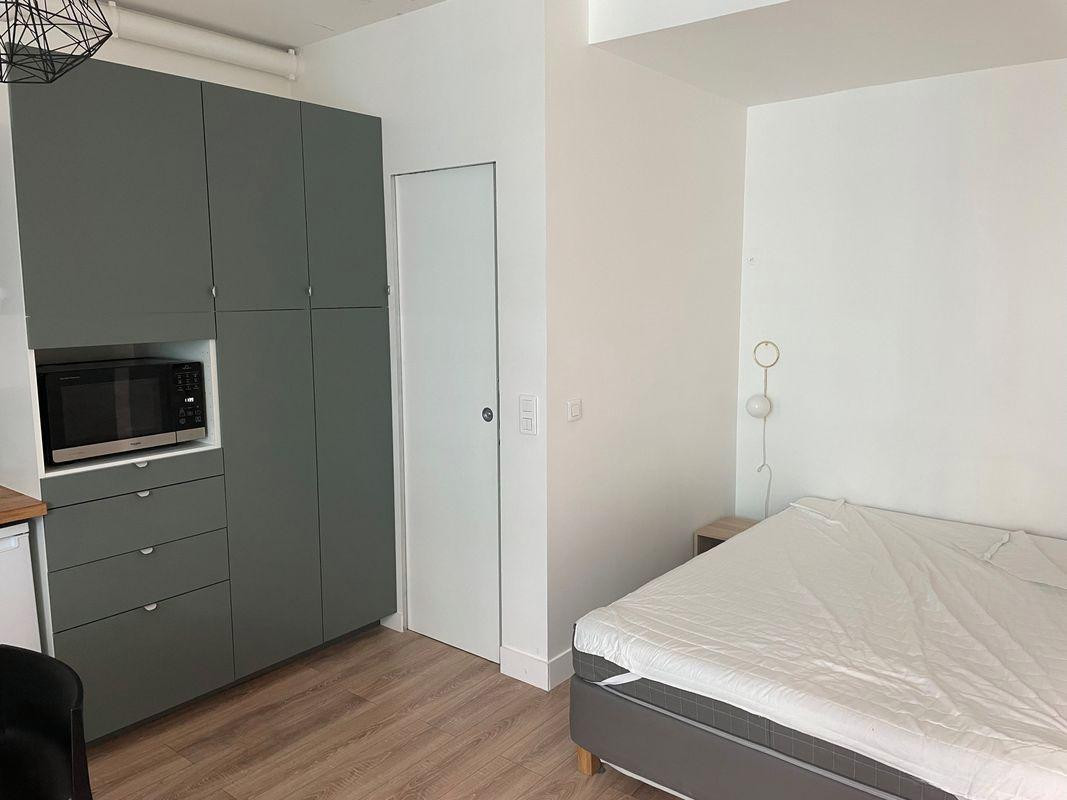
                                                Location
                                                 Studio meublé 25m² Levallois Métro Louise Michel