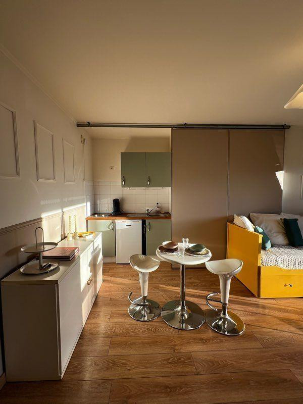 
                                                Location
                                                 Studio meublé 25m² Place Jean Jaurès
