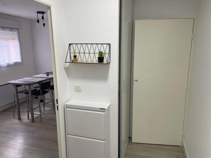 
                                                Location
                                                 Studio meublé 26m2 entièrement refait à neuf