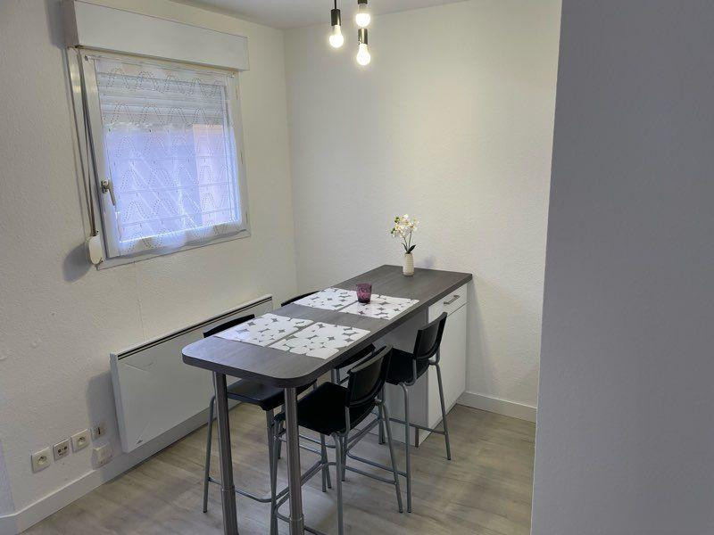 
                                                Location
                                                 Studio meublé 26m2 entièrement refait à neuf