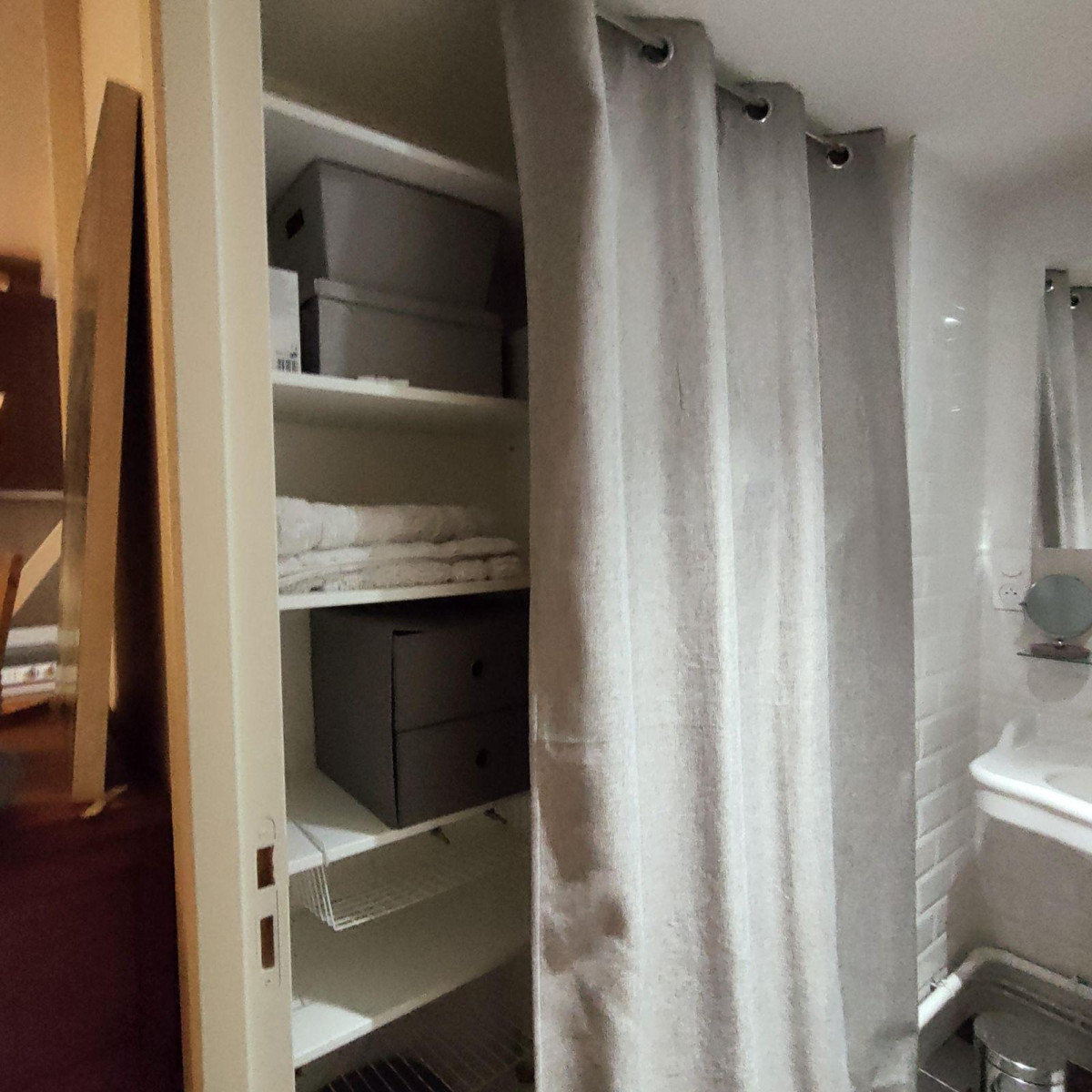 
                                                Location
                                                 STUDIO MEUBLE 26m2+Mezzanine 8m2 
+Option Parking