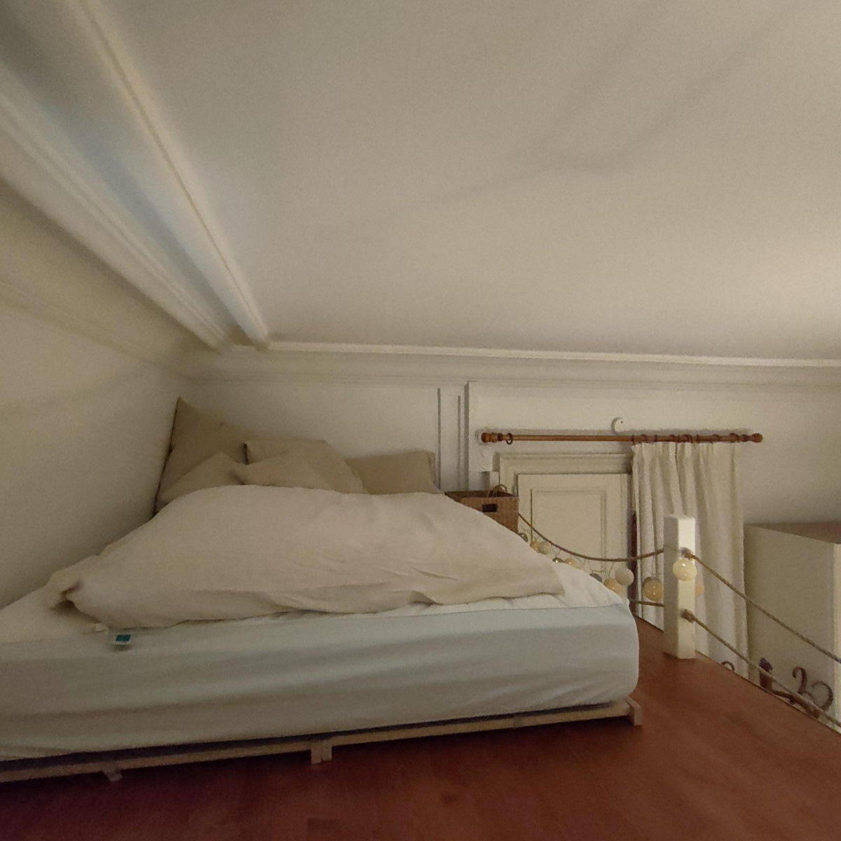 
                                                Location
                                                 STUDIO MEUBLE 26m2+Mezzanine 8m2 
+Option Parking