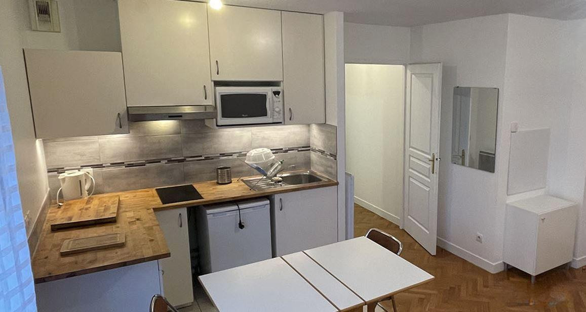 
                                                Location
                                                 Studio meublé - 27 m² - 5 mn gare et centre ville