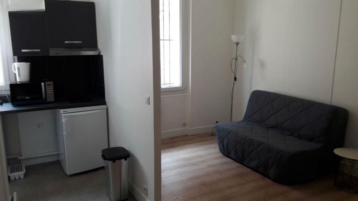 
                                                Location
                                                 Studio meublé 28M2 rénové Paris 15