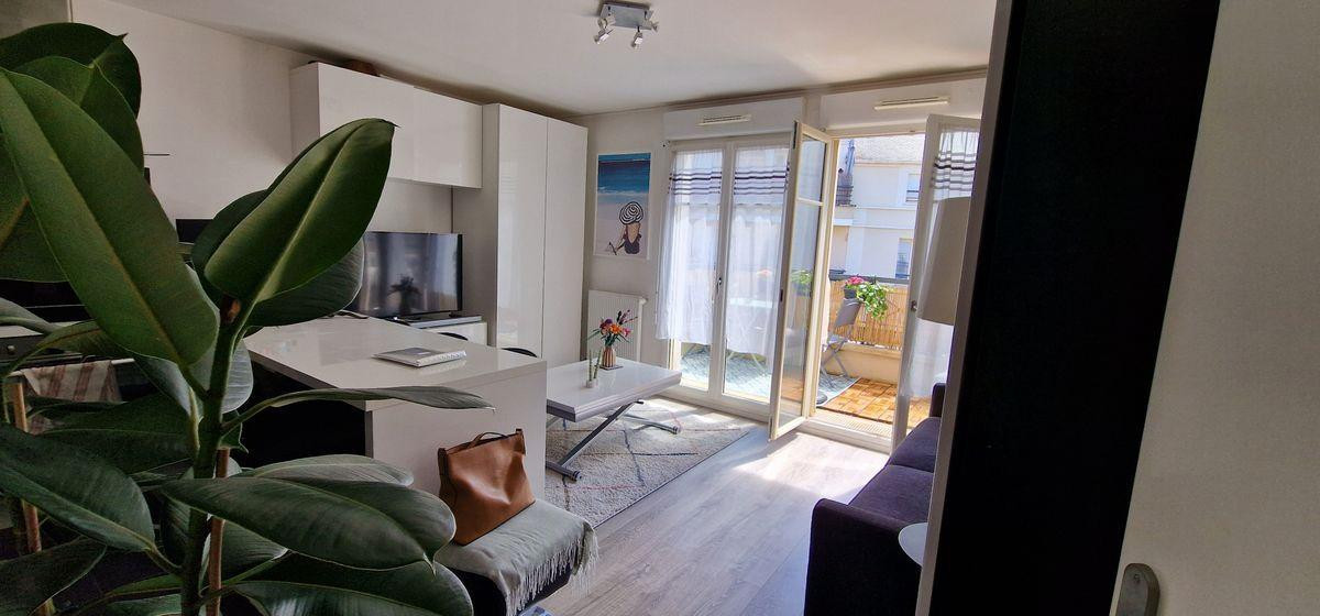 
                                                Location
                                                 Studio meublé 29 m² – Haut de Buc, calme, proche V