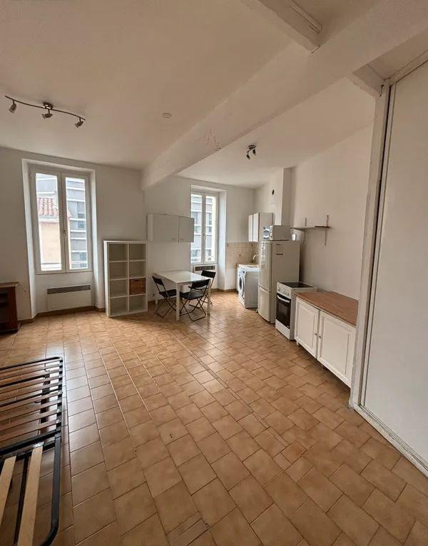 
                                                Location
                                                 Studio meublé 29m2 idéal étudiant rue du rouet