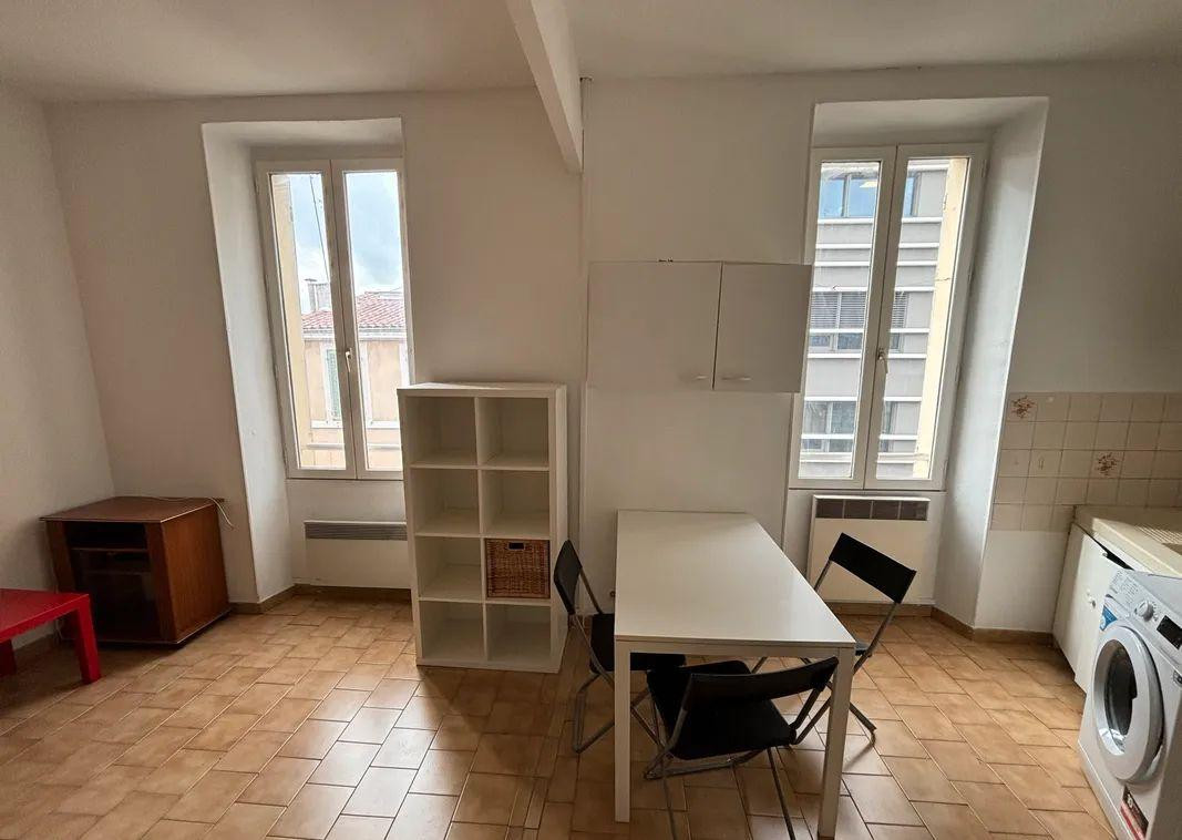 
                                                Location
                                                 Studio meublé 29m2 idéal étudiant rue du rouet
