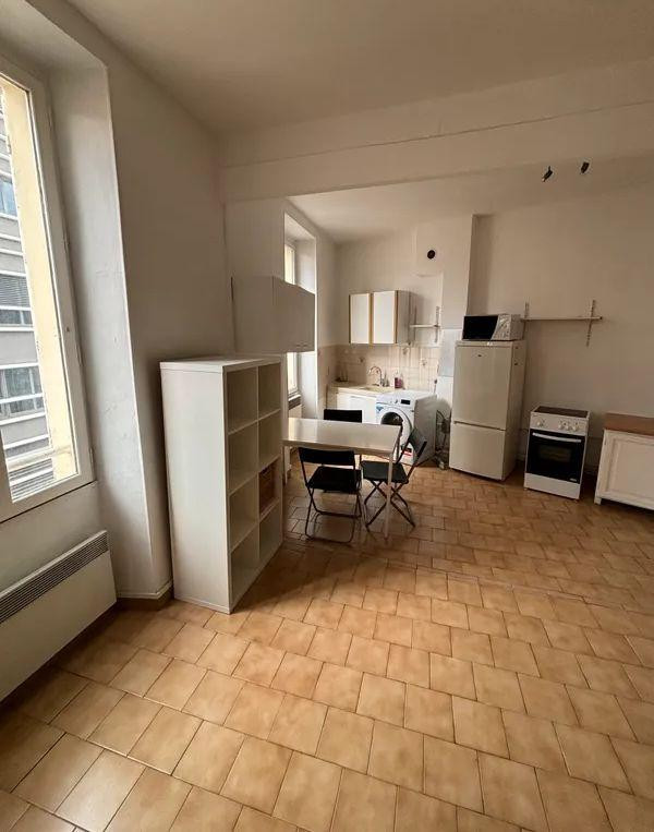 
                                                Location
                                                 Studio meublé 29m2 idéal étudiant rue du rouet
