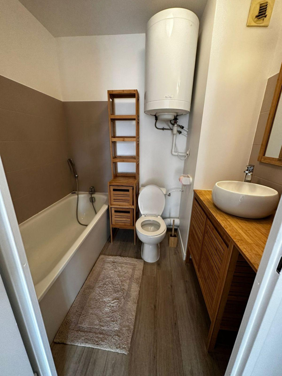 
                                                Location
                                                 Studio meublé 30 m², balcon, parking, ascenseur