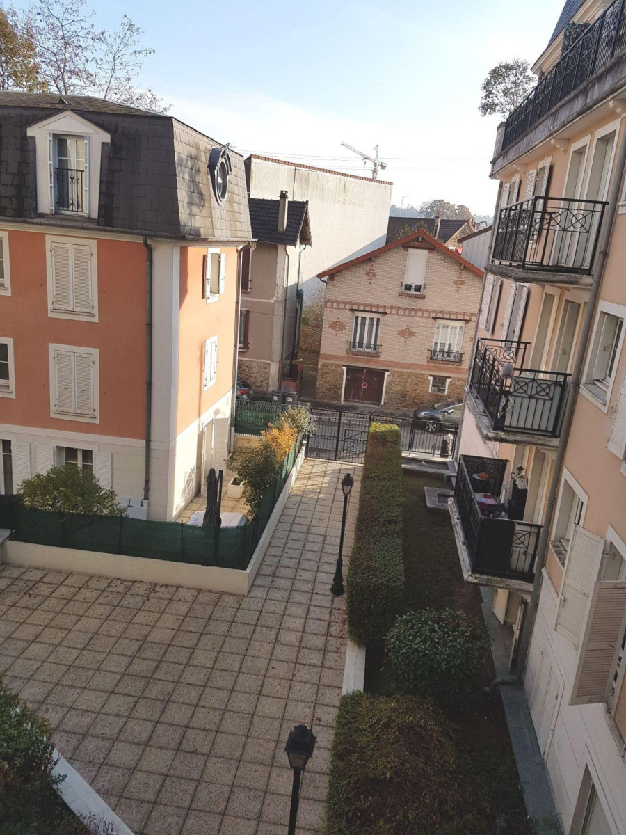 
                                                Location
                                                 Studio meublé 30 m², balcon, parking, ascenseur
