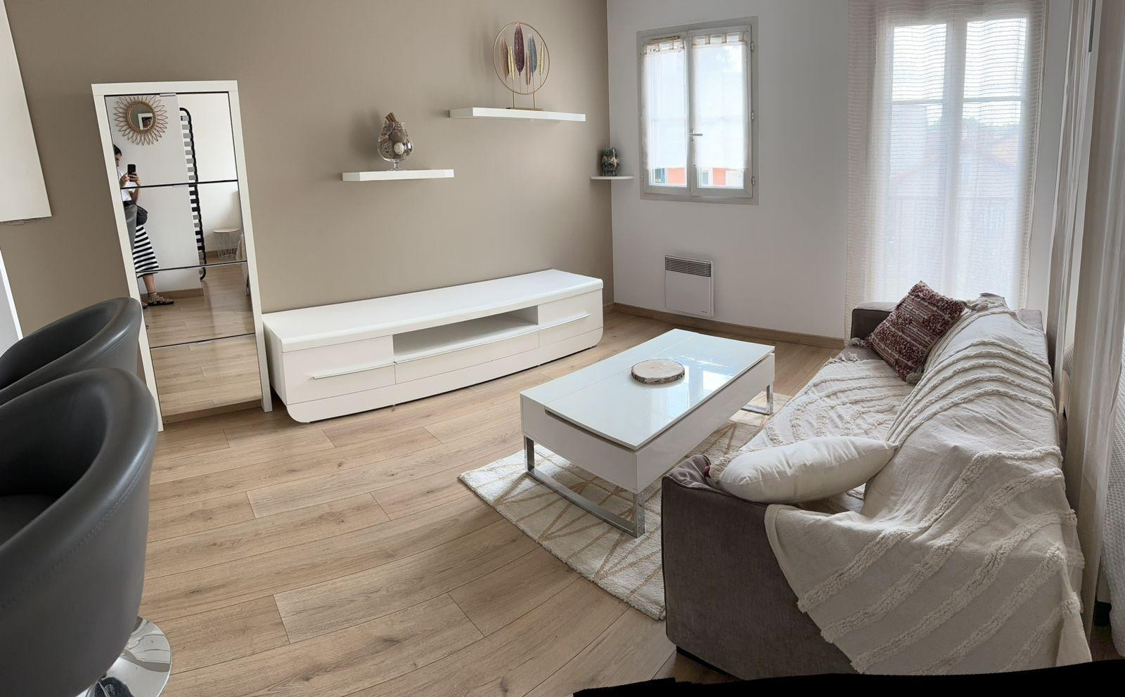 
                                                Location
                                                 Studio meublé 30 m², balcon, parking, ascenseur