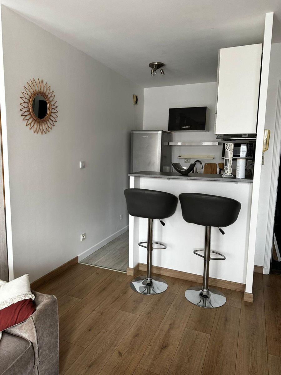 
                                                Location
                                                 Studio meublé 30 m², balcon, parking, ascenseur