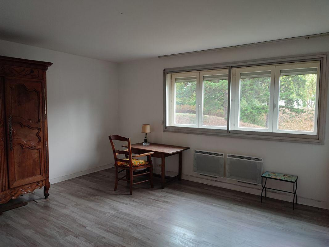 
                                                Location
                                                 Studio meublé 30m2 étudiant(s) tbe verdure