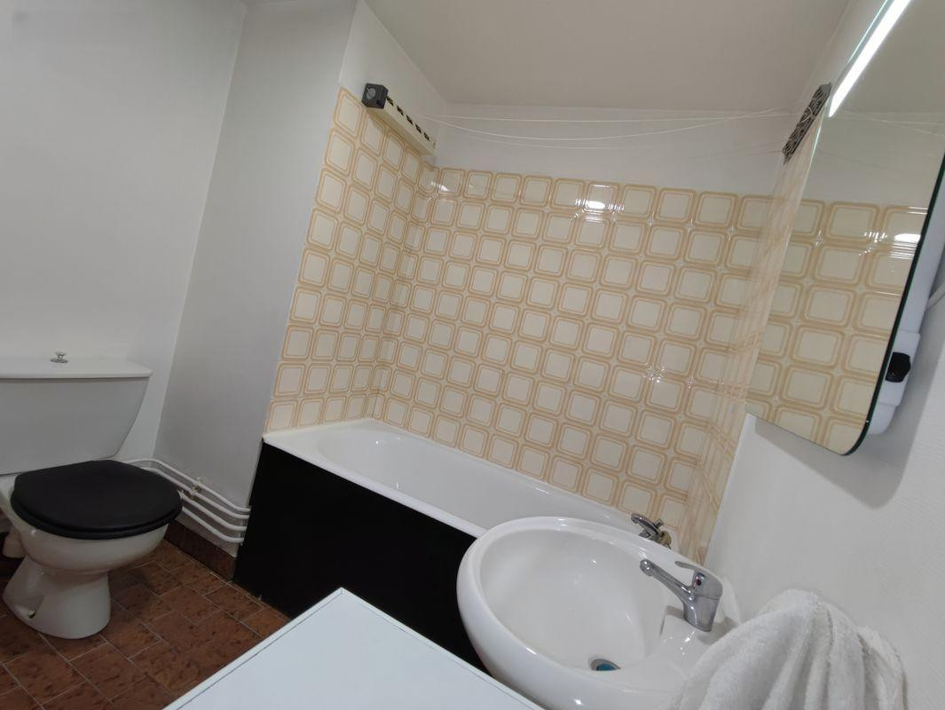 
                                                Location
                                                 Studio meublé 30m2 étudiant(s) tbe verdure