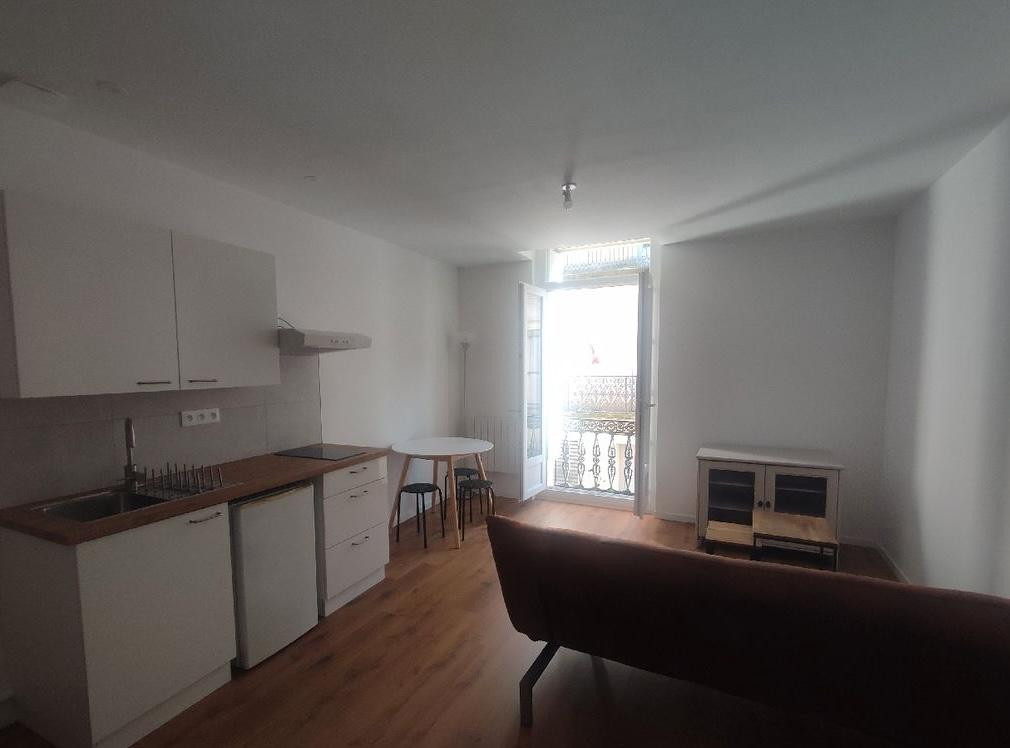 
                                                Location
                                                 Studio meublé 30m2 refait à neuf