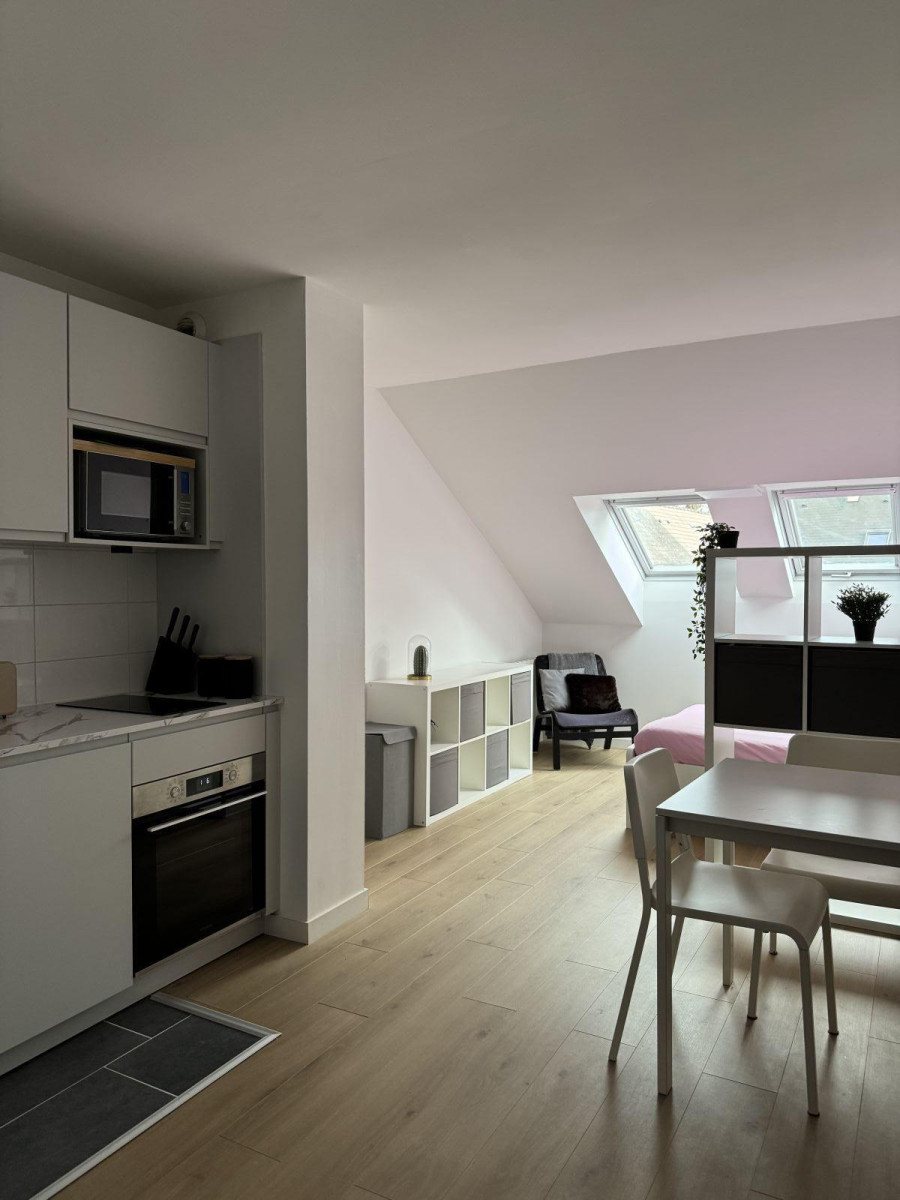 
                                                Location
                                                 Studio meublé