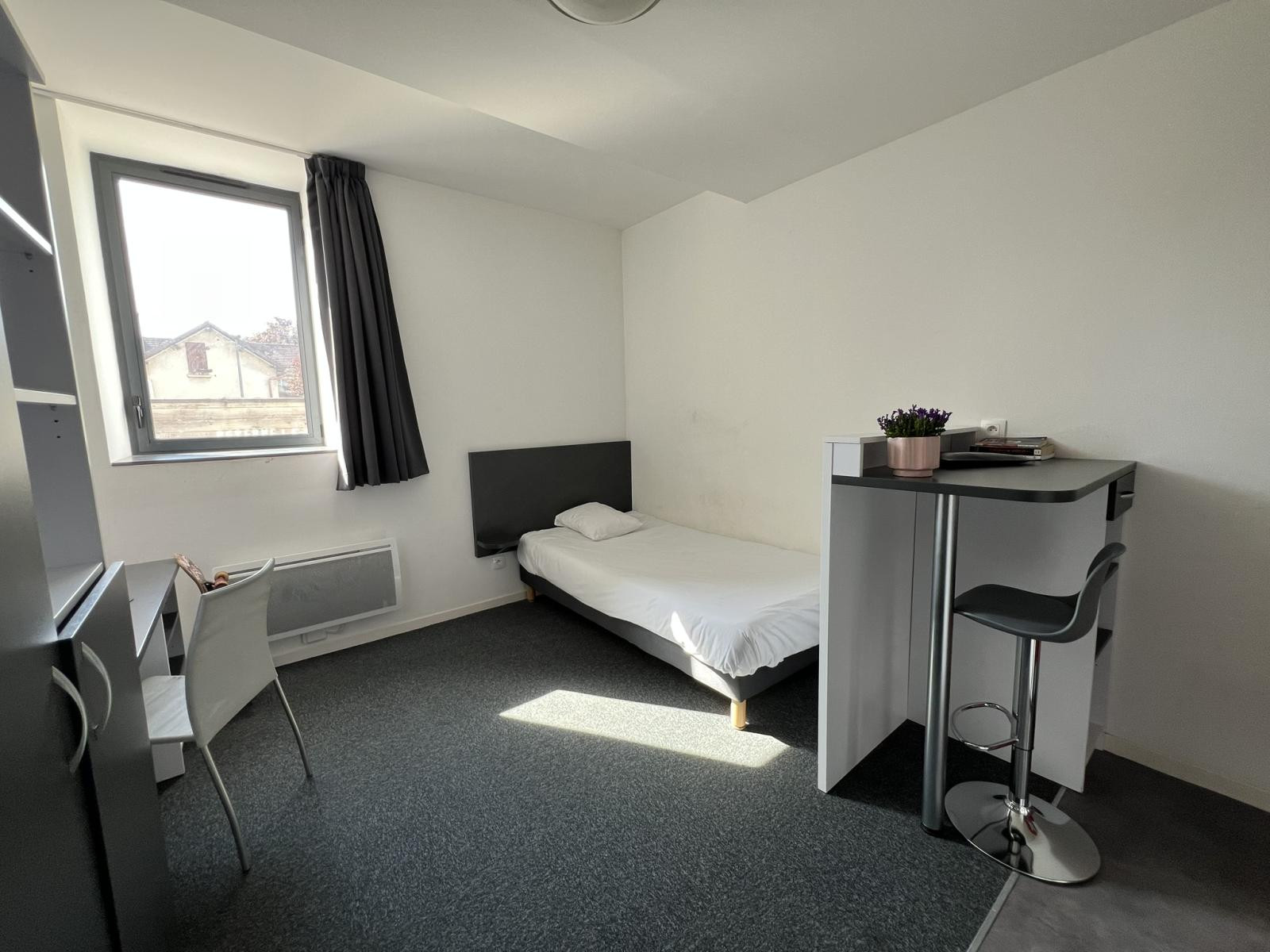 
                                                Location
                                                 Studio meublé