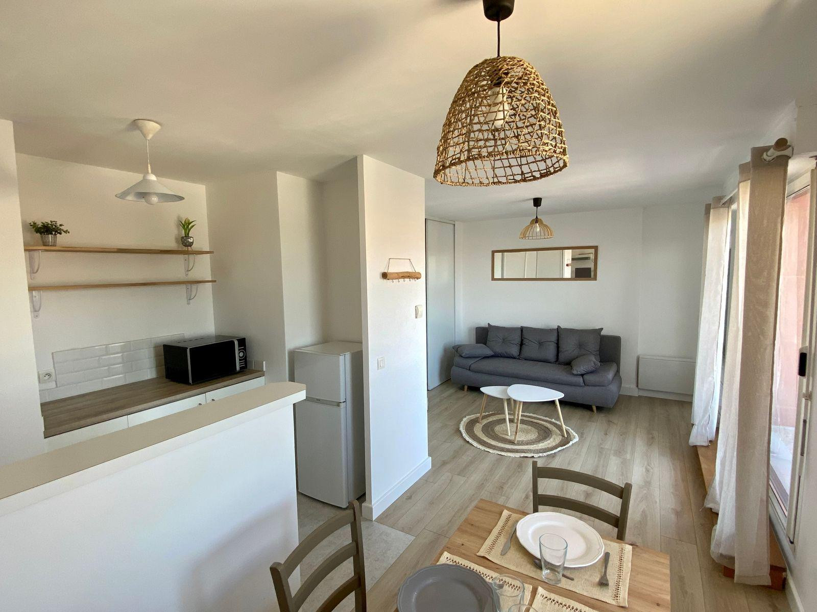 
                                                Location
                                                 Studio meublé