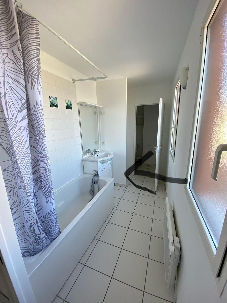 
                                                Location
                                                 Studio meublé