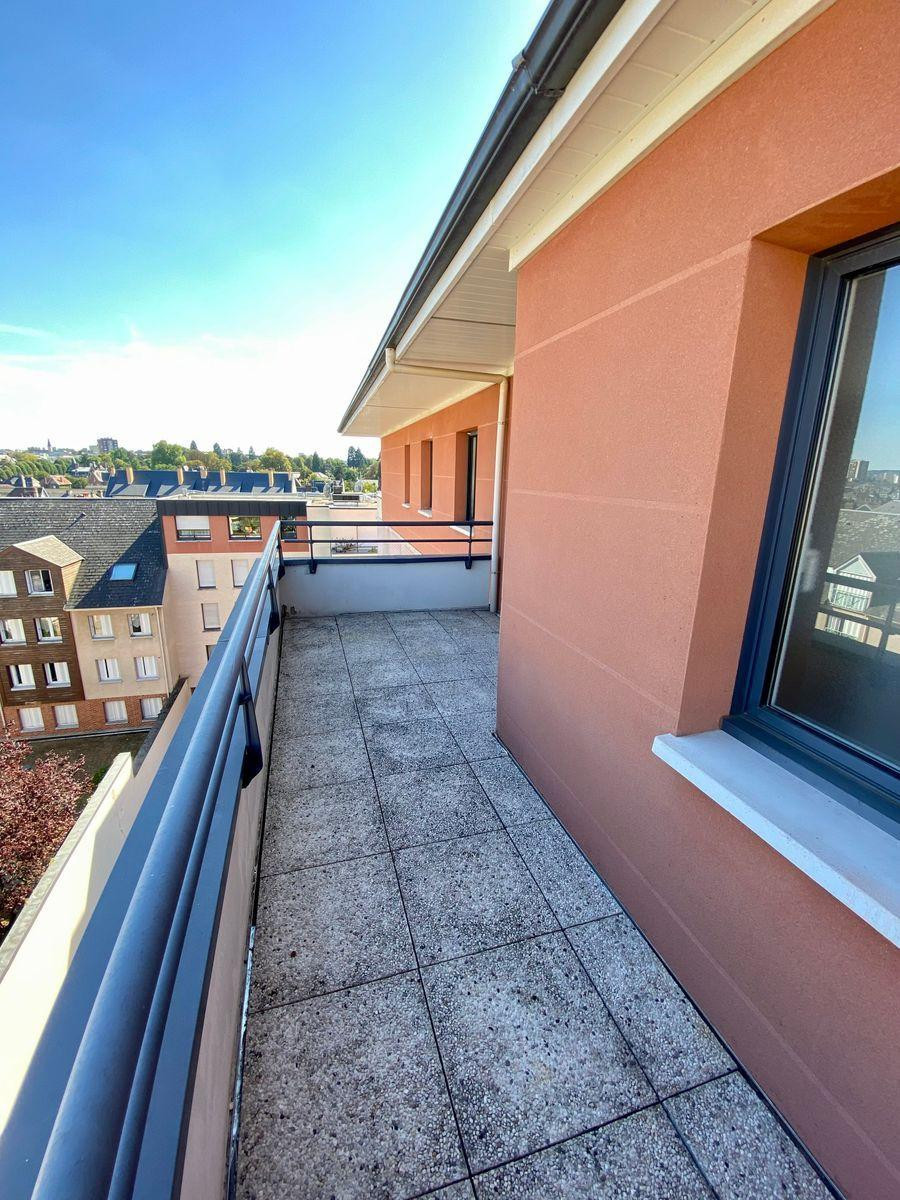 
                                                Location
                                                 Studio meublé